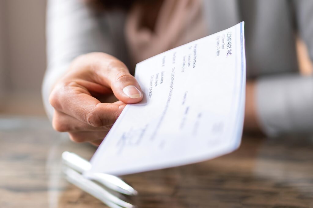 Unisus Green Energy｜Cooling as a Service (CaaS)｜Paying a bill by cheque